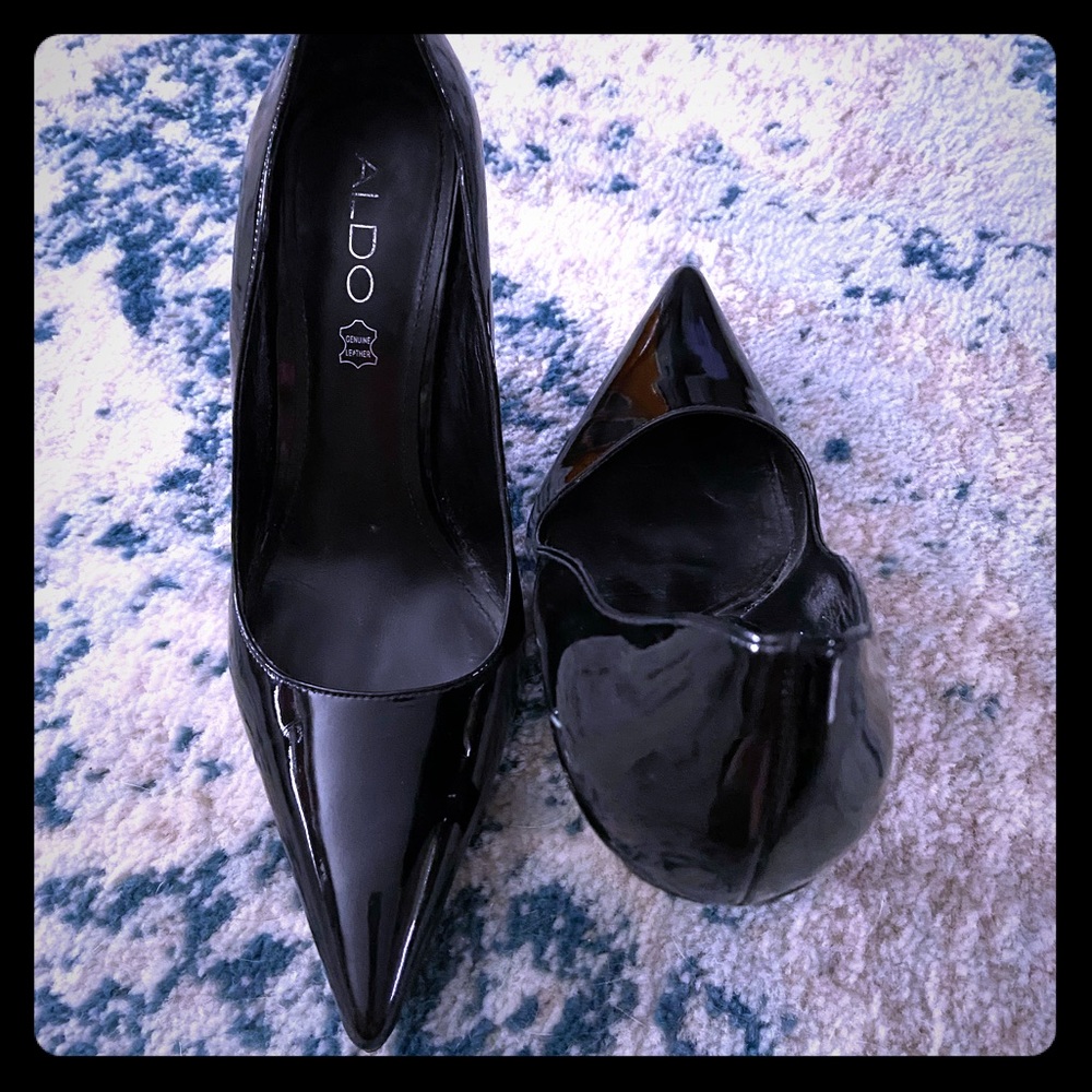 Black patent leather pointy toe heels